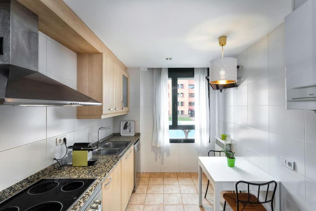 & Spacious Flat With Pool Near Fenals