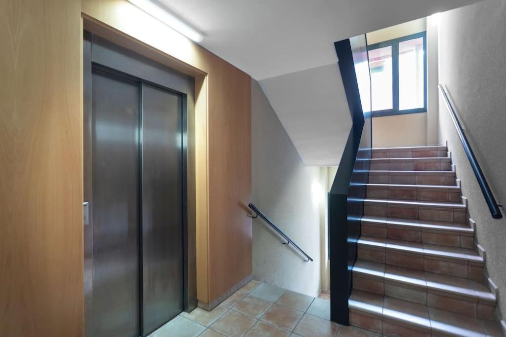 & Spacious Flat With Pool Near Fenals Appartement *