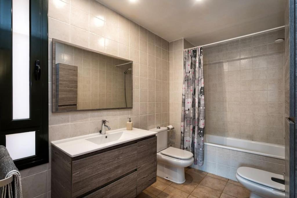 & Spacious Flat With Pool Near Fenals * Lloret de Mar
