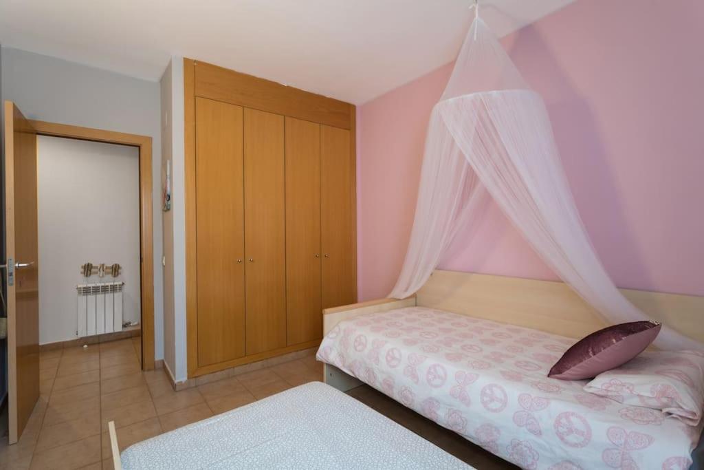 Appartement & Spacious Flat With Pool Near Fenals Lloret de Mar