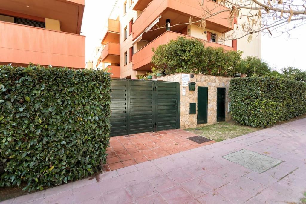 & Spacious Flat With Pool Near Fenals *
